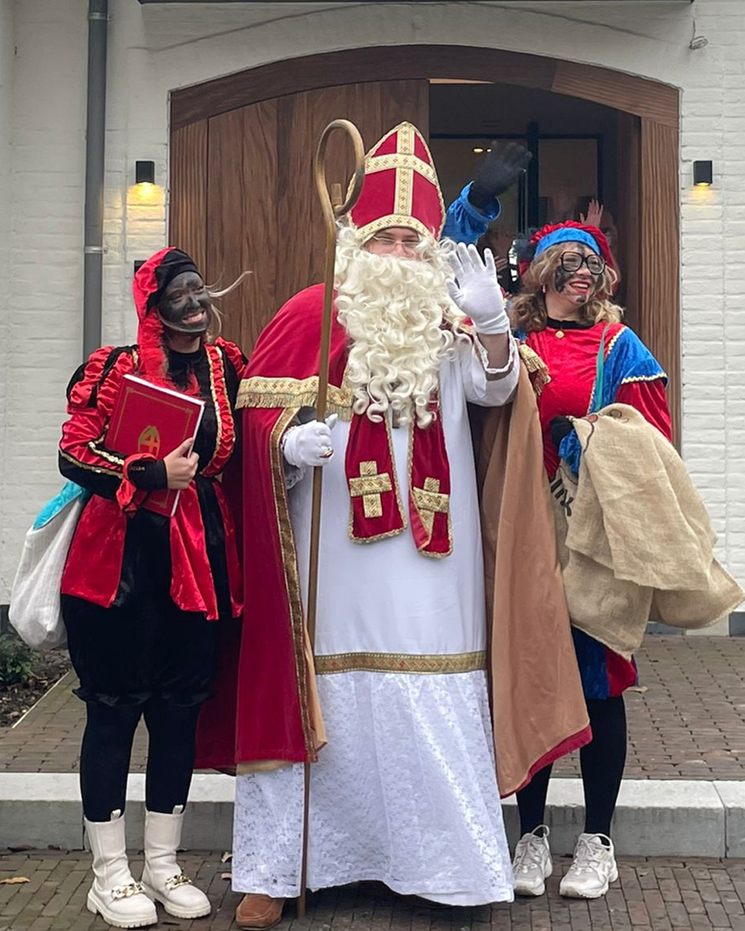 Sinterklaas brengt een bezoek aan huis